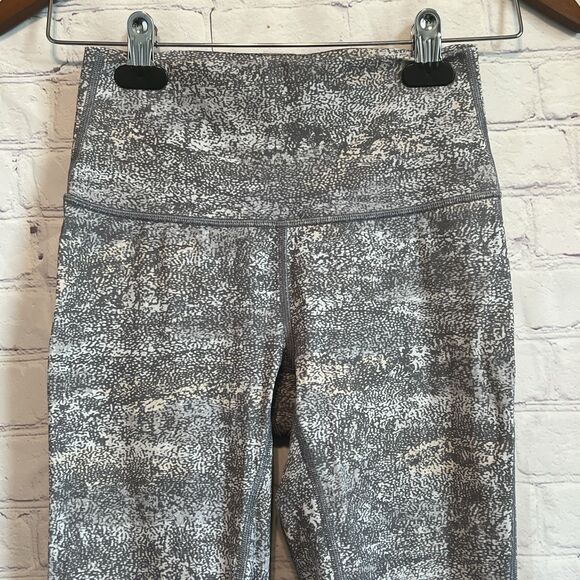 Lululemon Women 4 Wunder Under High-rise Gray/Black Heather Capri - Picture 2 of 6
